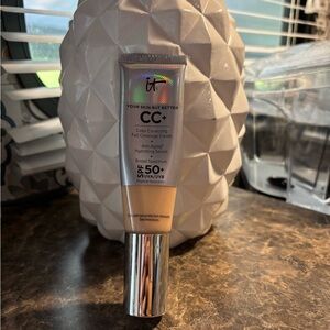 IT Cosmetics Light Neutral CC+ Cream
